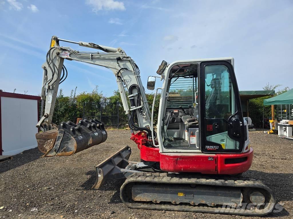 Takeuchi TB 257 FR Mini Escavadoras <7t