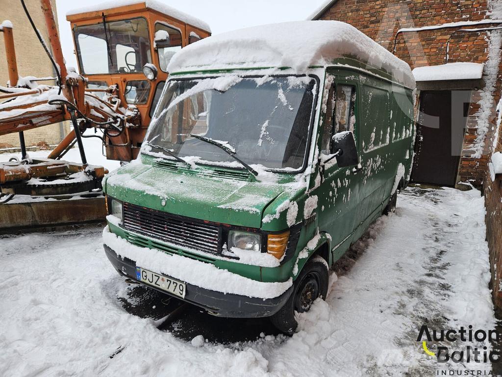 Mercedes-Benz 207D Caixa fechada