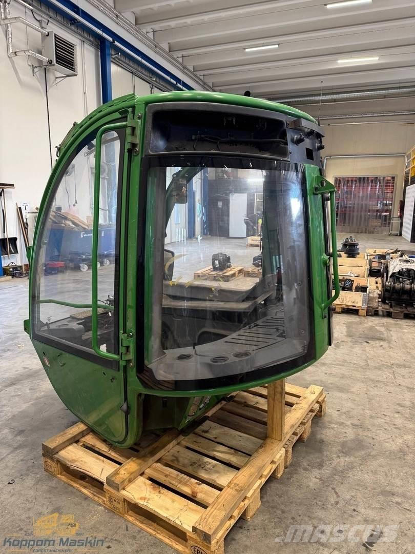 John Deere 1210E Cabines e interior