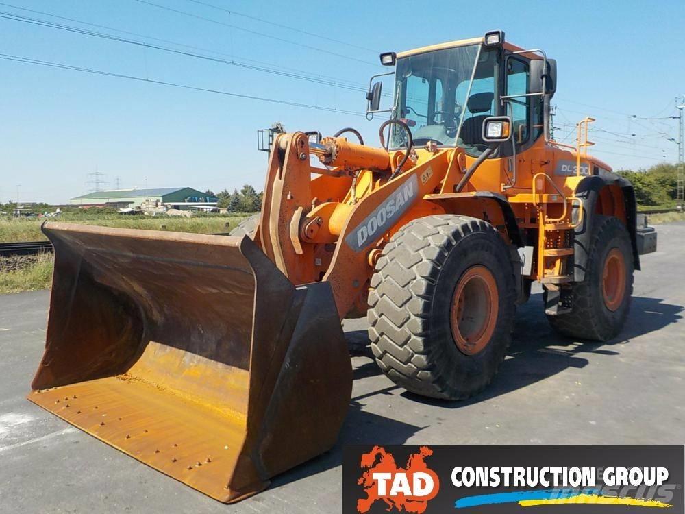 Doosan DL 300 Pás carregadoras de rodas