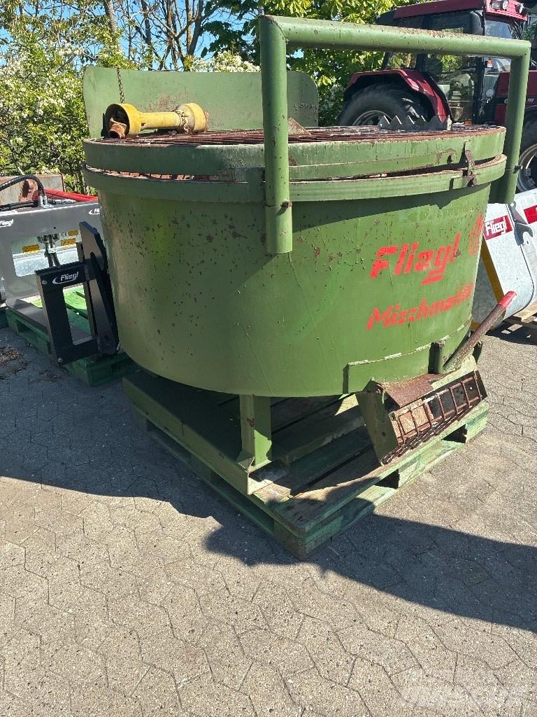 Fliegl Mischmeister Centrais de betão usadas