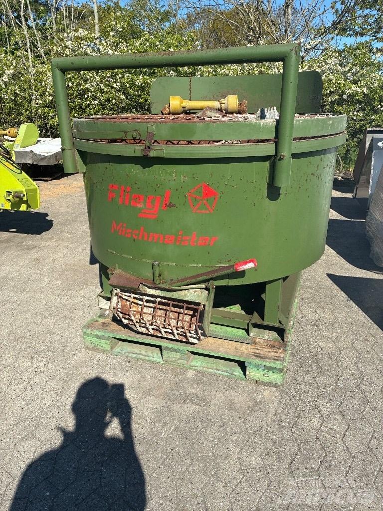 Fliegl Mischmeister Centrais de betão usadas