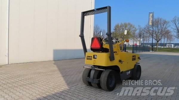 Sakai TS 160 Cilindros Compactadores de pneus