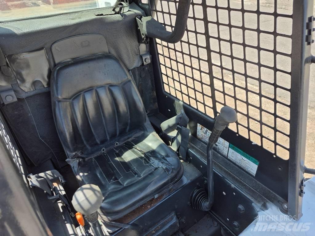 Bobcat 763 Carregadoras de direcção deslizante