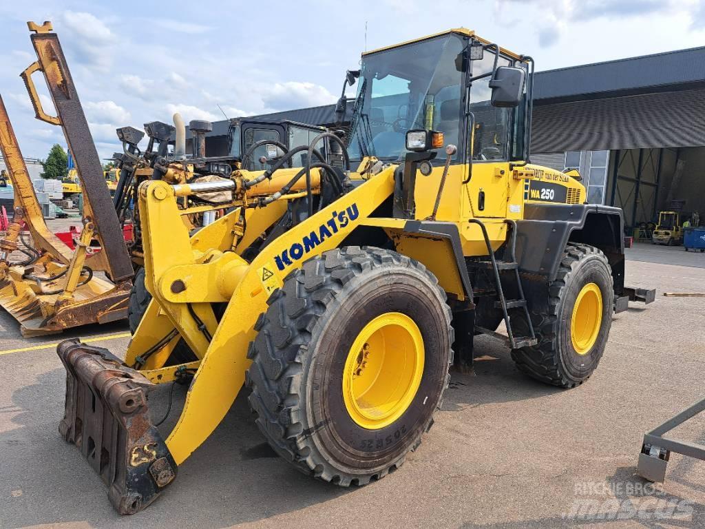 Komatsu WA 250-5H Pás carregadoras de rodas