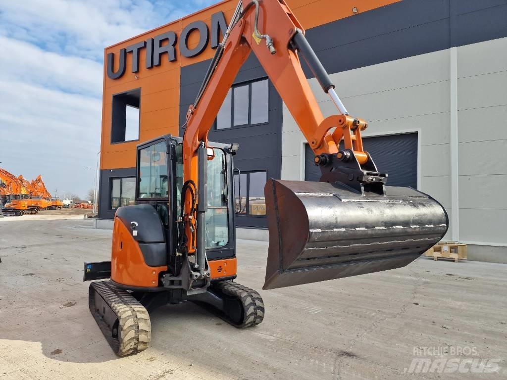 Hitachi ZX38U-6 Mini Escavadoras <7t