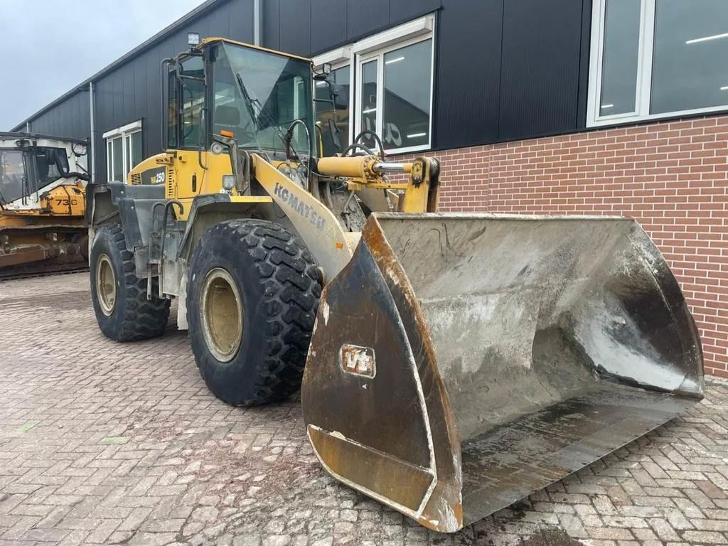 Komatsu WA250-5 Pás carregadoras de rodas
