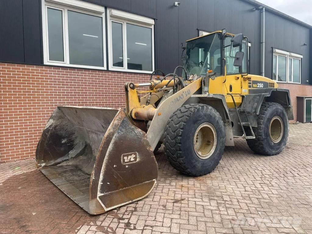 Komatsu WA250-5 Pás carregadoras de rodas