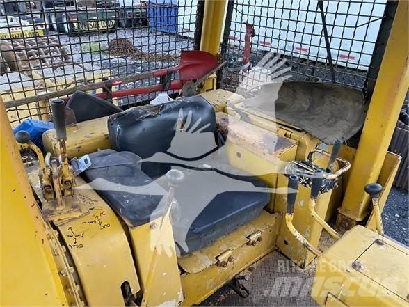 Komatsu D65E-6 Dozers - Tratores rastos