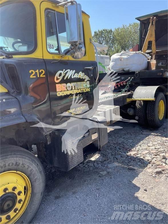 Mack DM688S Tractores (camiões)