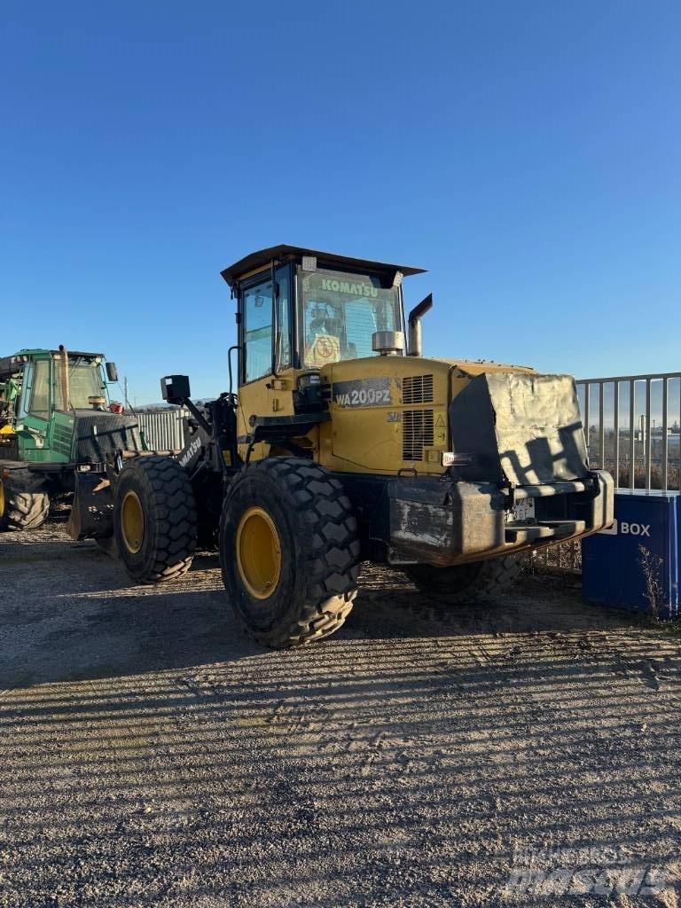 Komatsu WA 200 PZ-6 Pás carregadoras de rodas