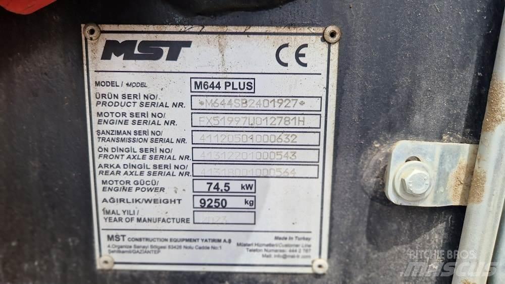 MST M644 PLUS Retroescavadoras