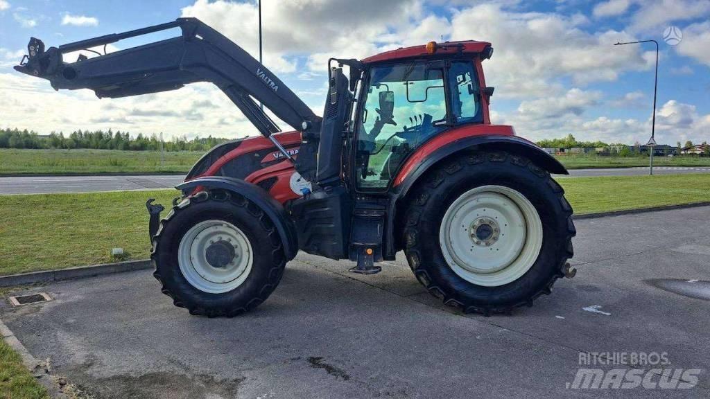 Valtra T 214 Tratores Agrícolas usados