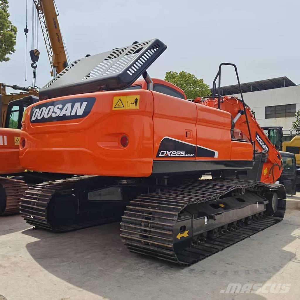 Doosan DX 225 Escavadoras de rastos
