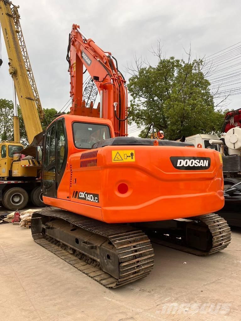 Doosan DX 140 LC Escavadoras de rastos