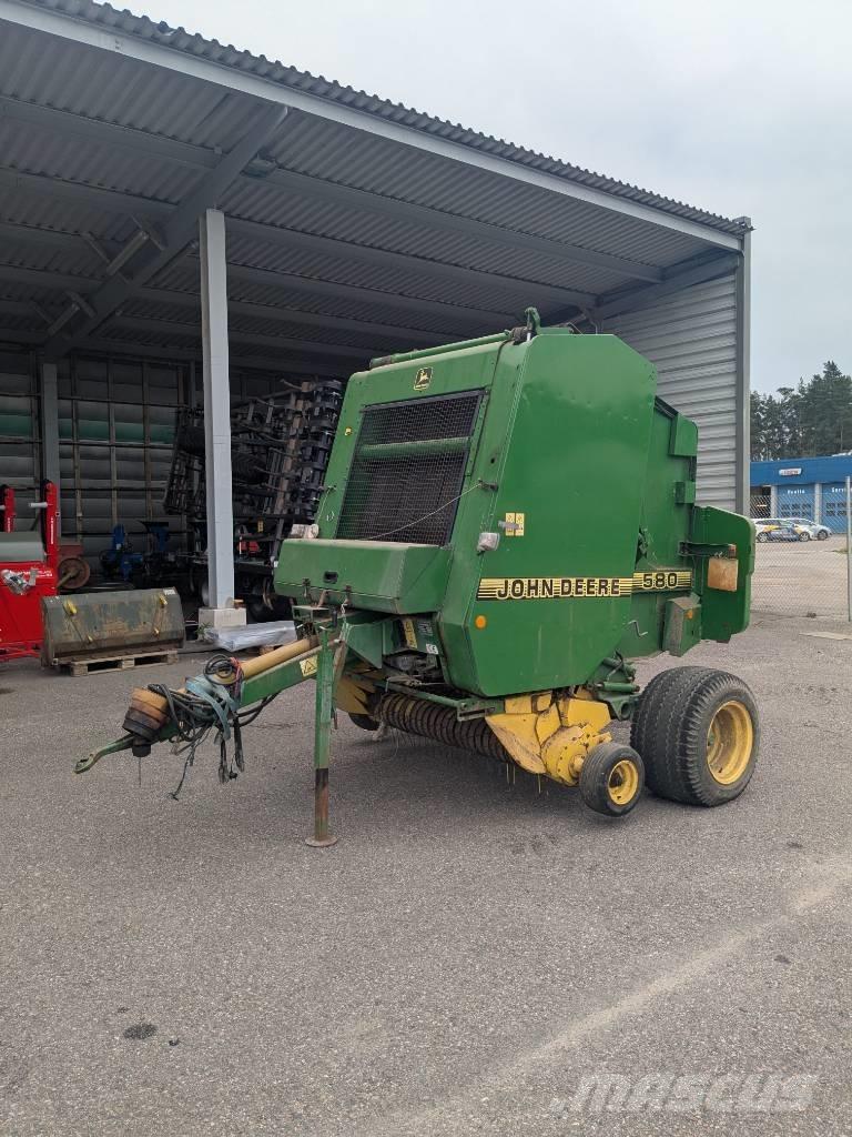 John Deere 580 Enfardadeira de rolos