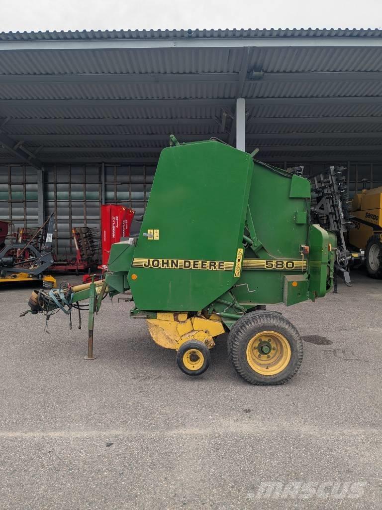 John Deere 580 Enfardadeira de rolos