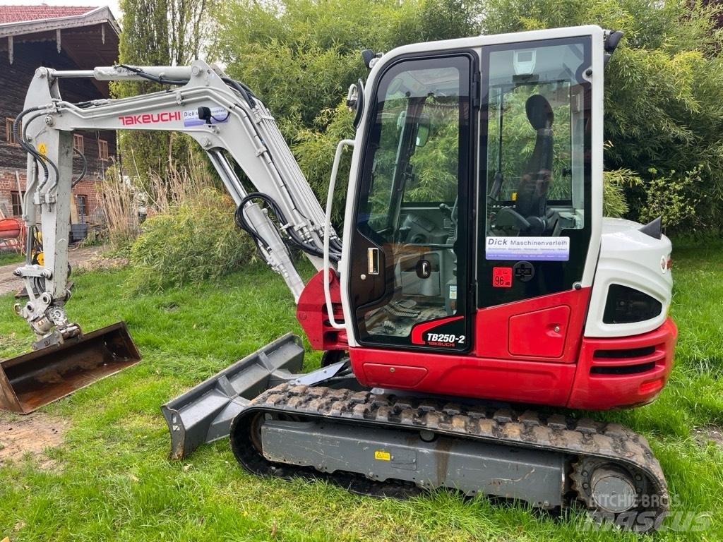 Takeuchi TB250-2 Mini Escavadoras <7t