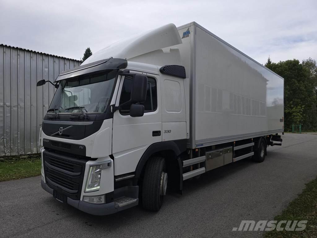 Volvo FM330 4X2 Camiões de caixa fechada