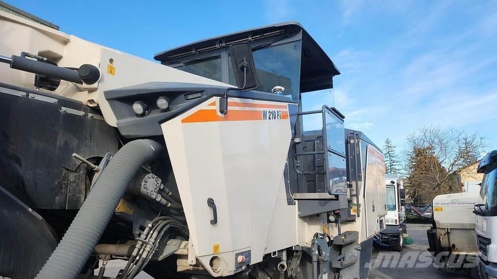 Wirtgen W210 FI Máquinas de blocos de betão
