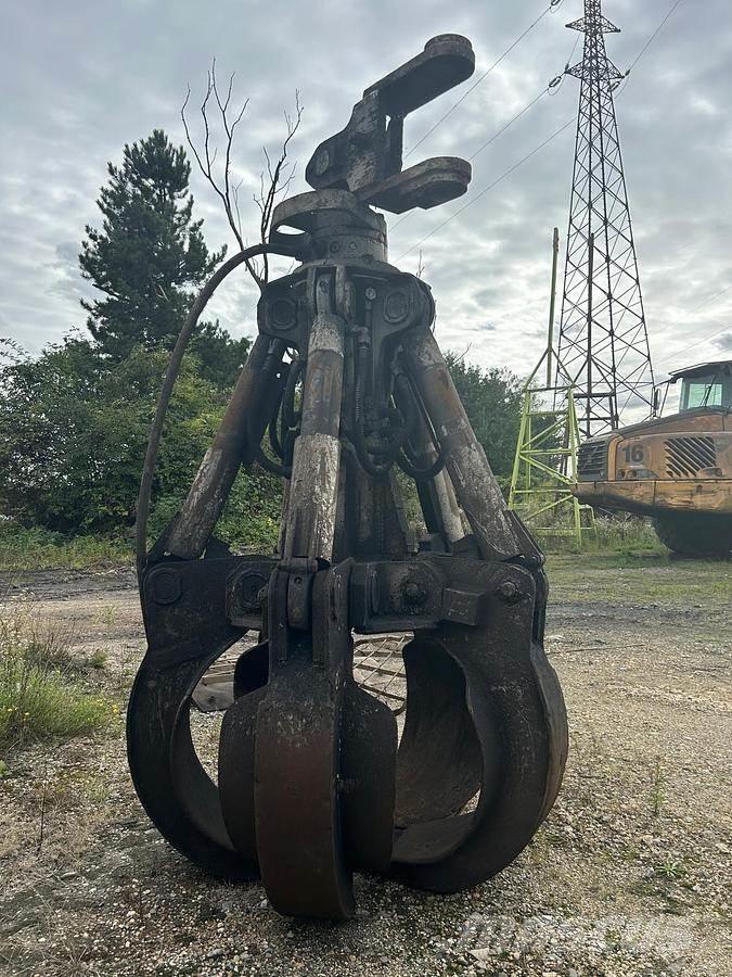 Liebherr 30t Garras