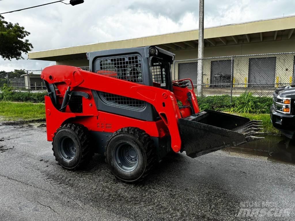 Kubota SSV 75 Carregadoras de direcção deslizante