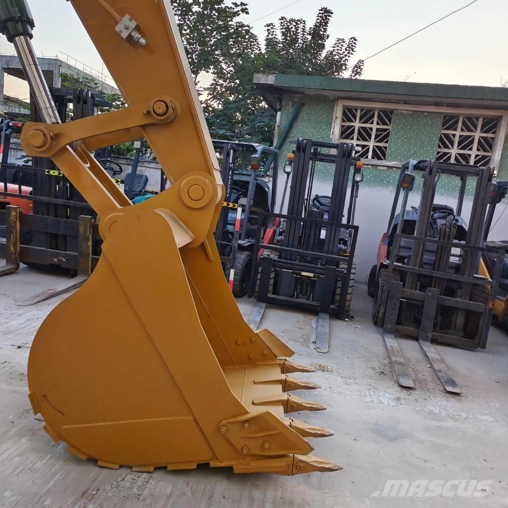 CAT 330 D 2 L Escavadoras de rastos