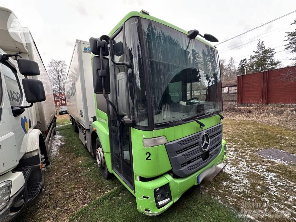 Mercedes-Benz Econic Camiões de caixa fechada