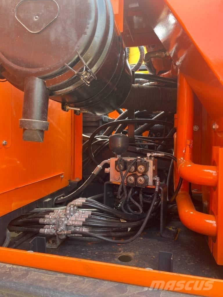 Doosan DX 300 Escavadoras de rastos