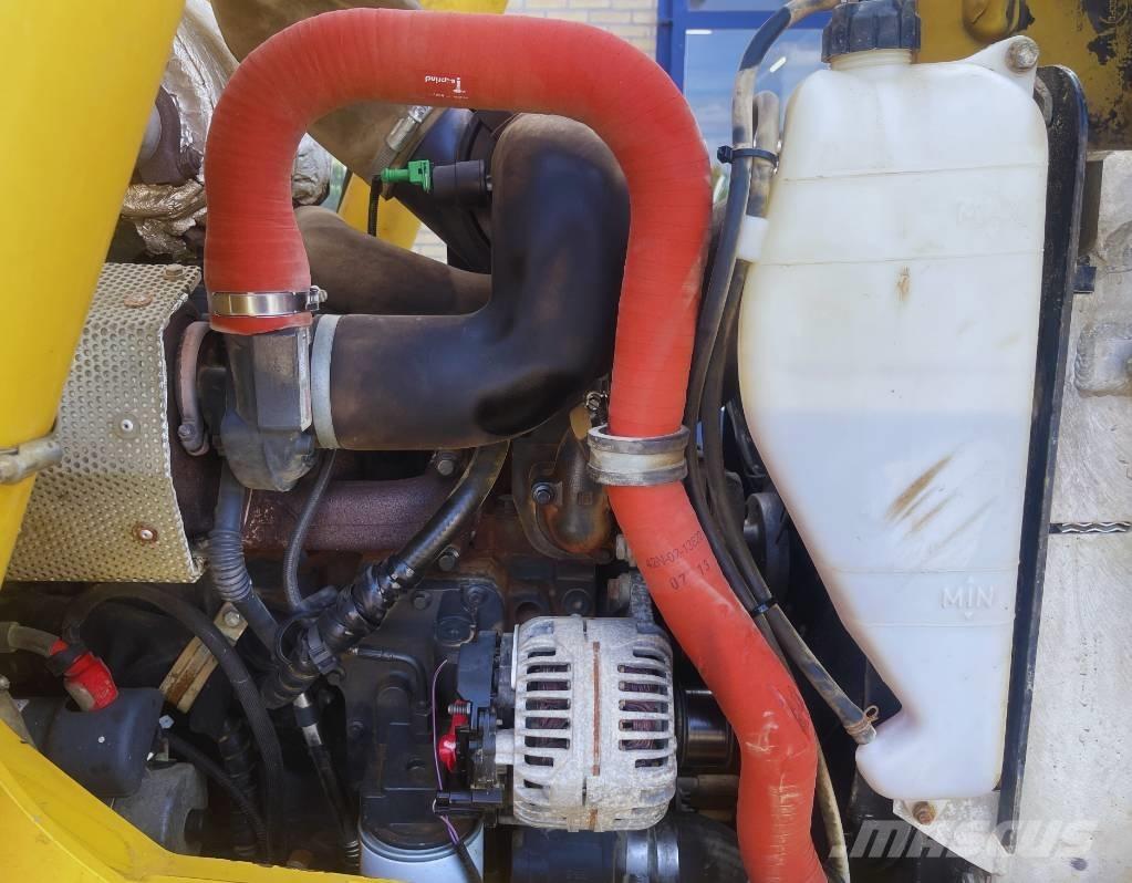 Komatsu WB 93 R-5 Retroescavadoras
