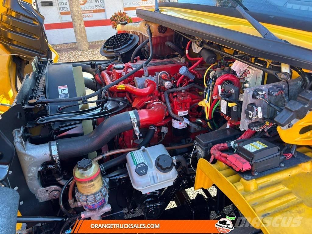 Freightliner M2 Camiões de caixa fechada