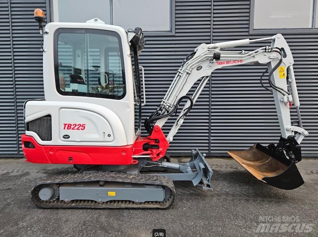Takeuchi TB 225 Mini Escavadoras <7t