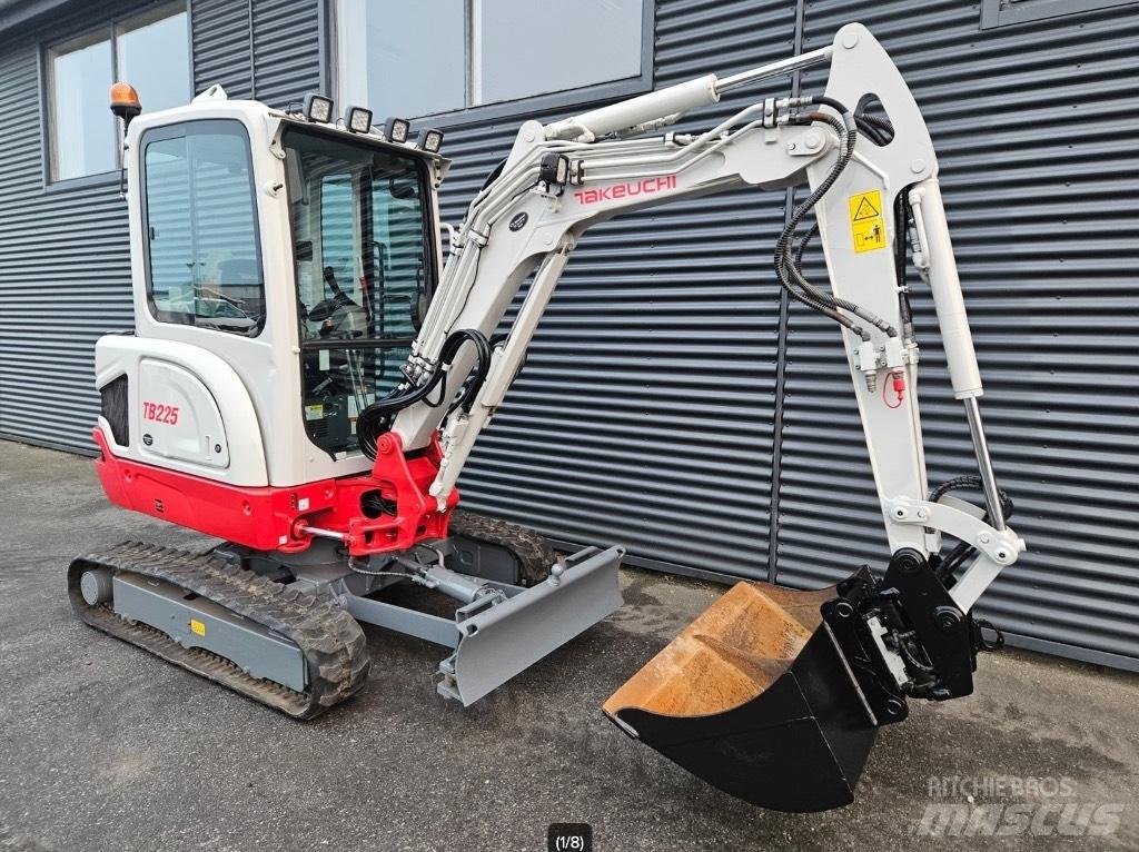 Takeuchi TB 225 Mini Escavadoras <7t