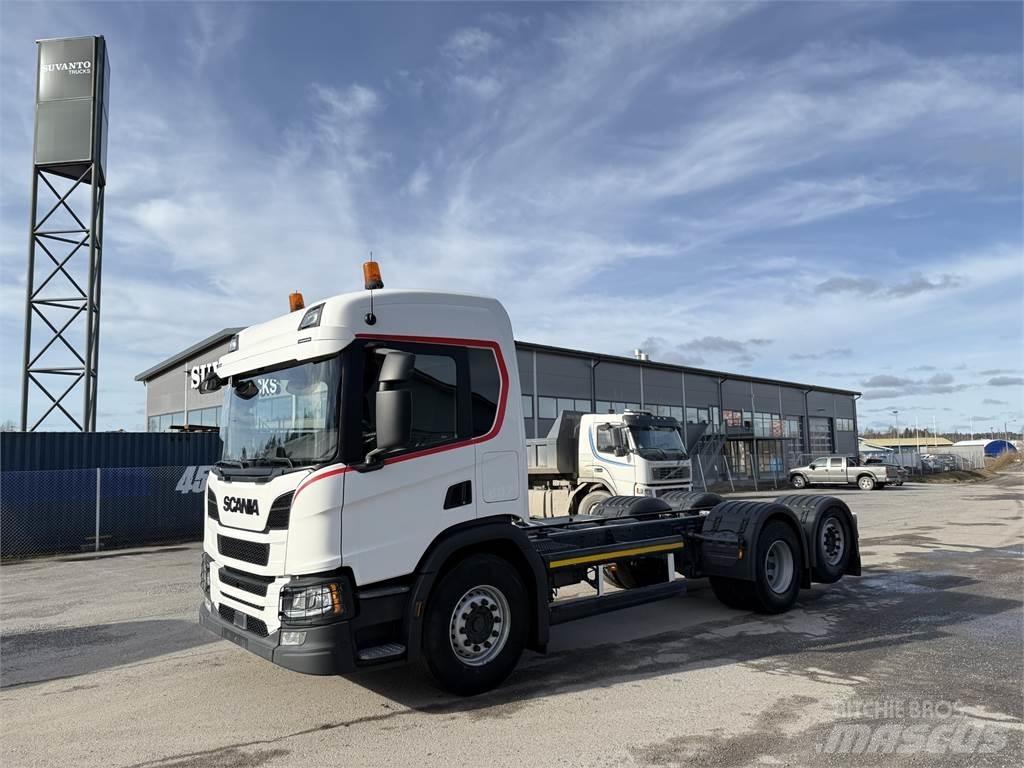 Scania P 360 6X2 Camiões de chassis e cabine