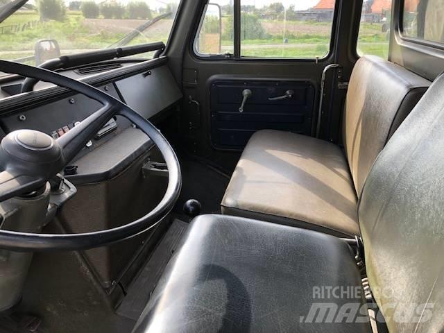 MAN 11-136 4T 4x4 Camiões de caixa fechada