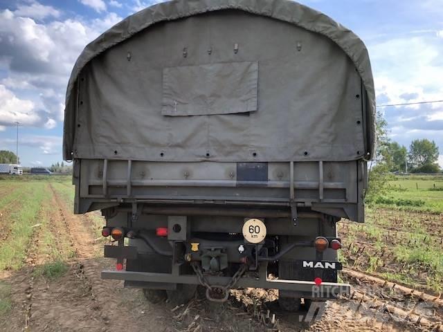 MAN 11-136 4T 4x4 Camiões de caixa fechada
