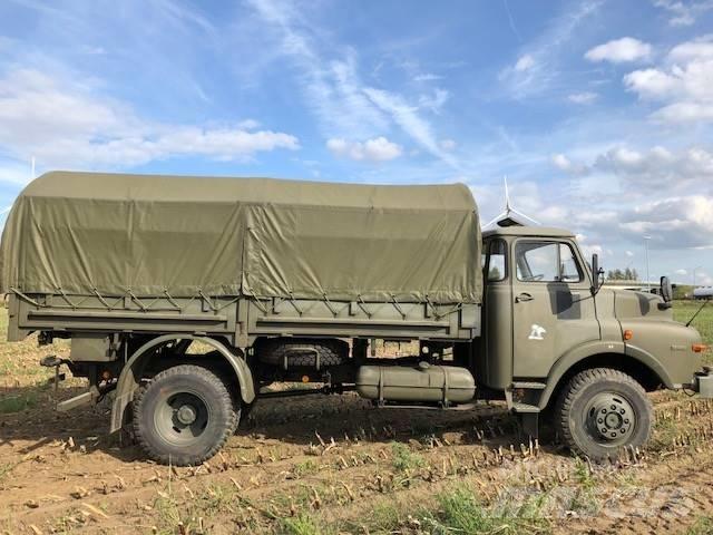 MAN 11-136 4T 4x4 Camiões de caixa fechada