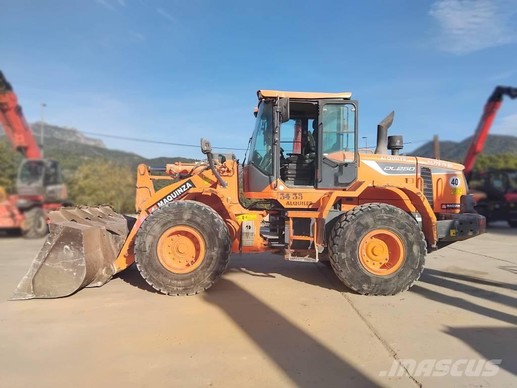 Doosan DL 250-5 Pás carregadoras de rodas