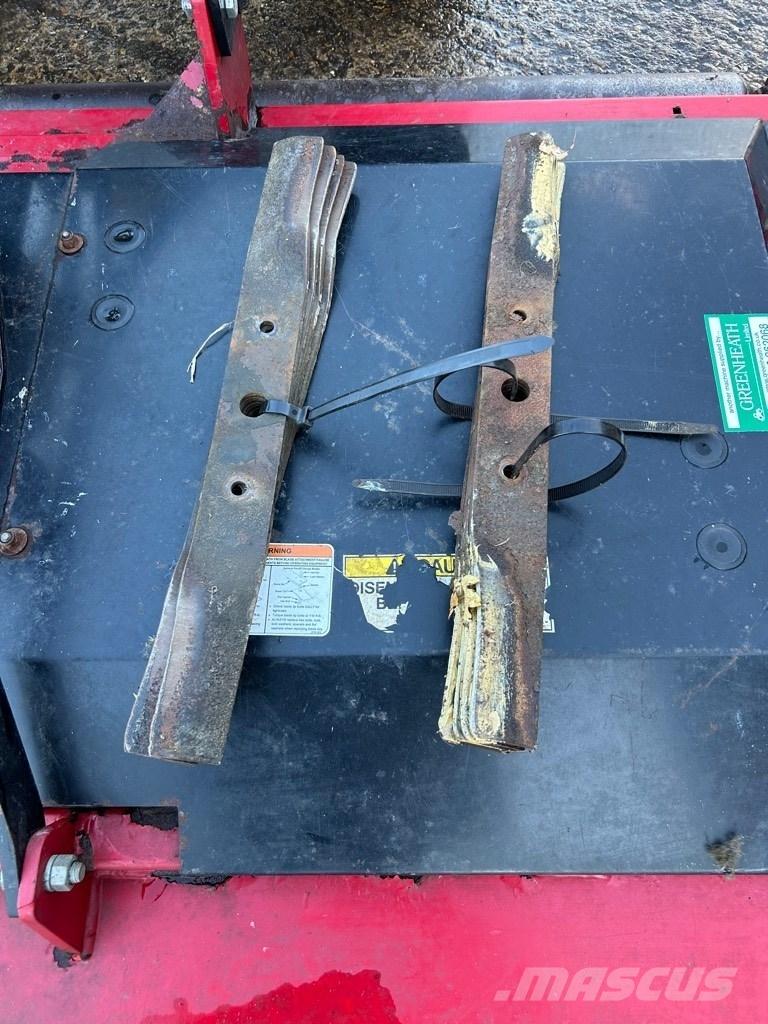 Progressive SDR-90 Corta-Relvas montadas e arrastadas