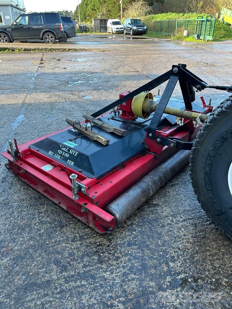 Progressive SDR-90 Corta-Relvas montadas e arrastadas