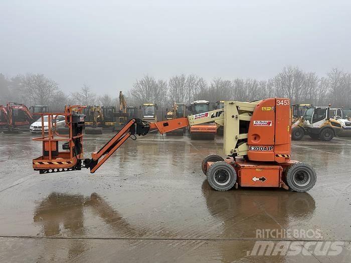 JLG E300AJP Outros elevadores e plataformas