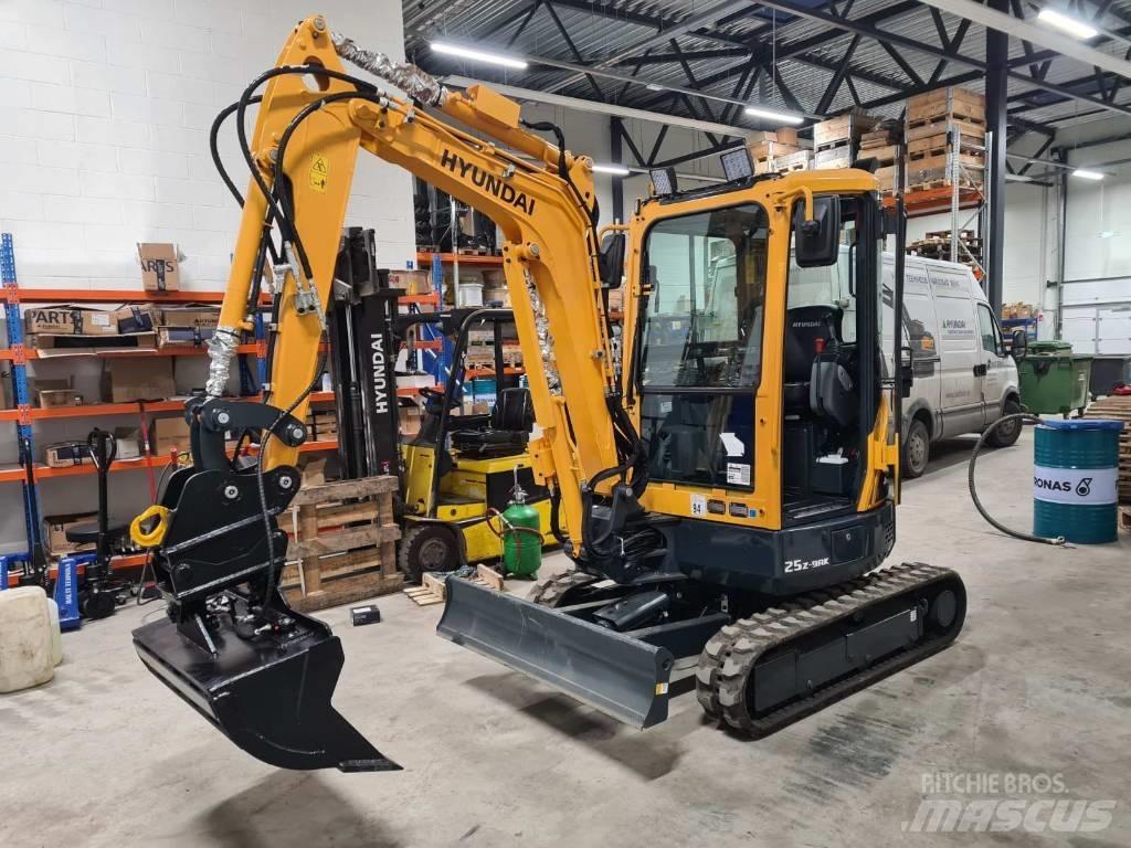 Hyundai R25-9AK Mini Escavadoras <7t