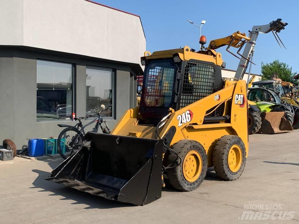 CAT 246 Carregadoras de direcção deslizante