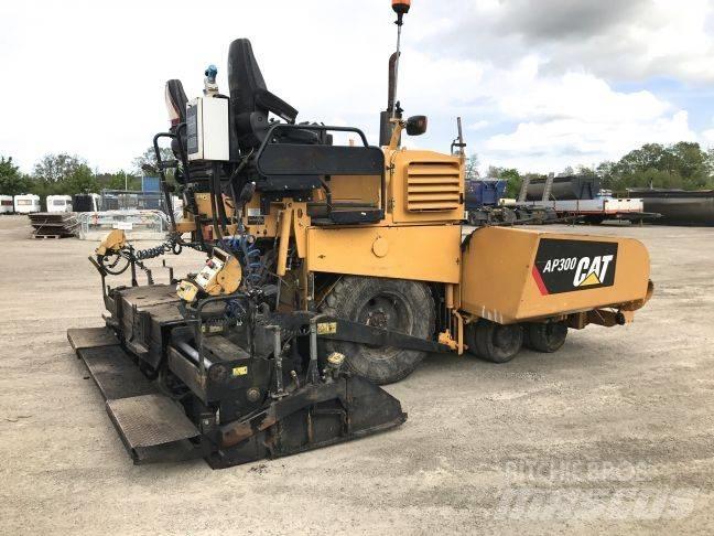 CAT AP 300 Pavimentadoras de asfalto