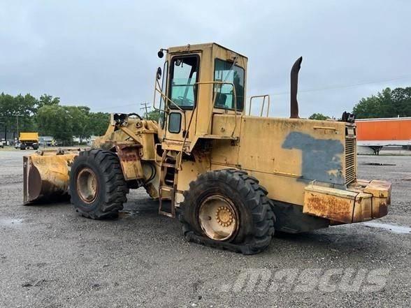 Komatsu WA 320-1 Pás carregadoras de rodas