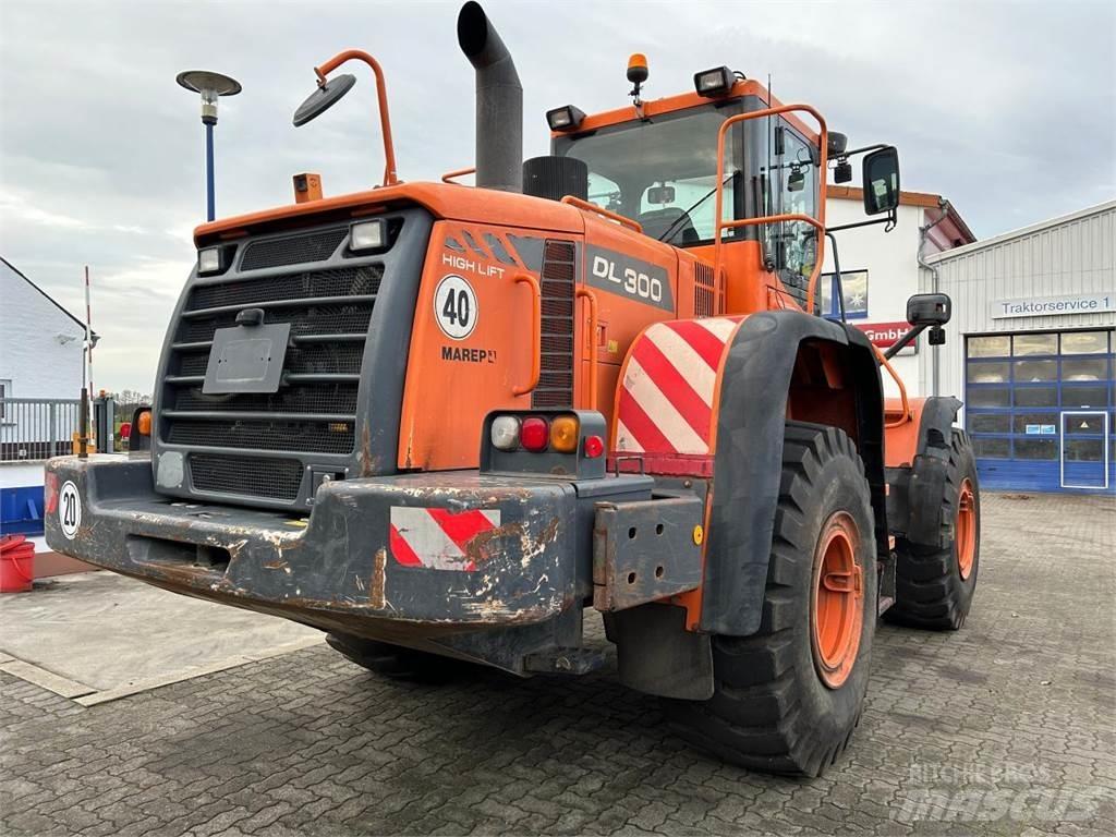 Doosan DL 300 Pás carregadoras de rodas