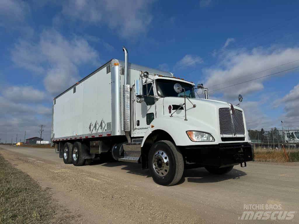 Kenworth T 440 Camiões de caixa fechada