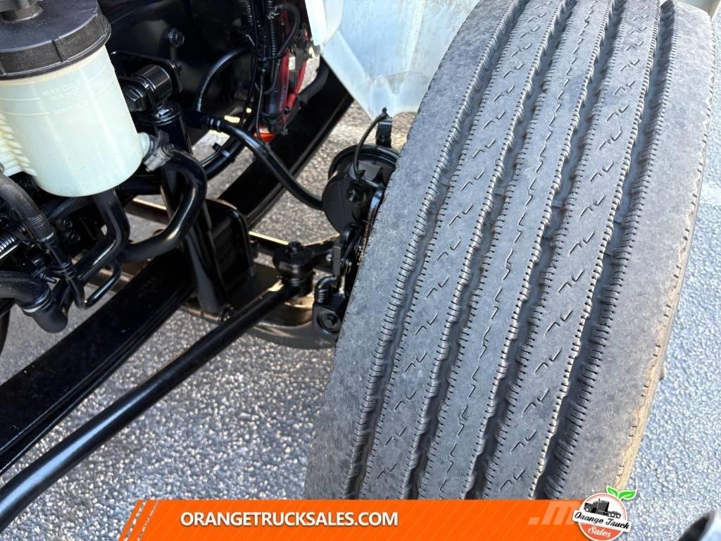 International MV607 Camiões de caixa fechada