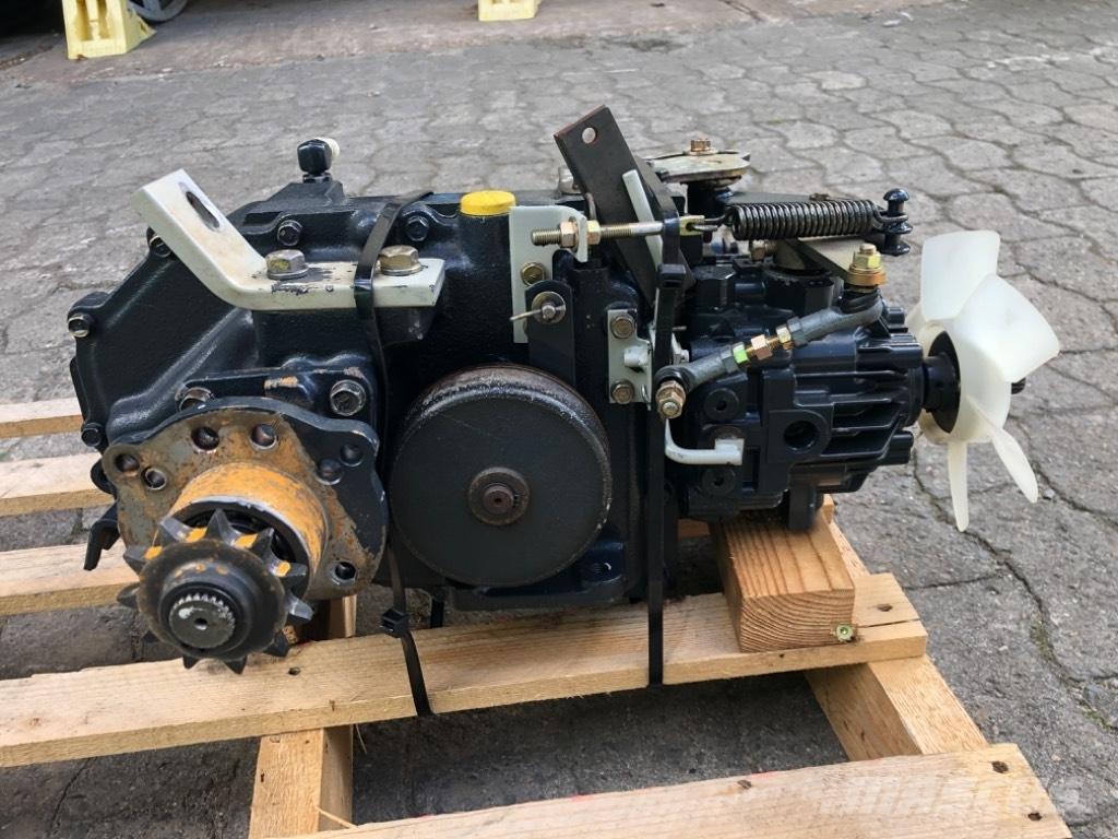 Iseki SXG 19 Corta-Relvas Stand on