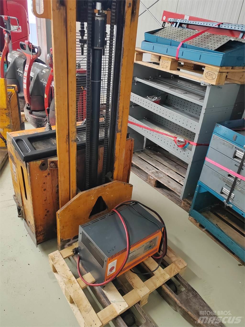 Om-Pimespo CT 13 Empilhador para operador externo